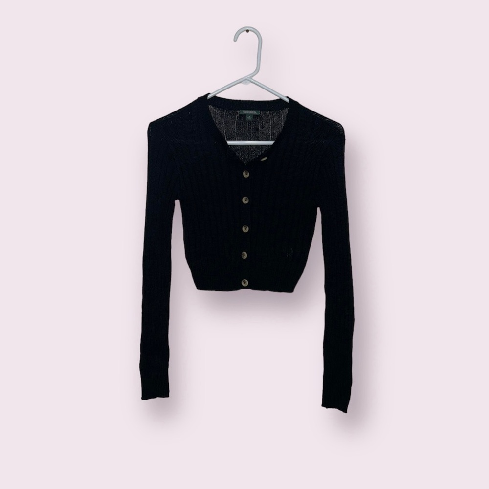 LAST CHANCE Wild Fable Black Cropped Sweater